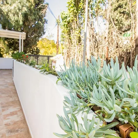 شقة Perfectly Located Beachside In Elviria ماربيا