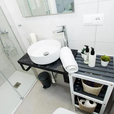 Perfectly Located Beachside In Elviria Апартаменты