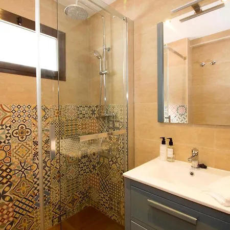 Perfectly Located Beachside In Elviria Марбелья
