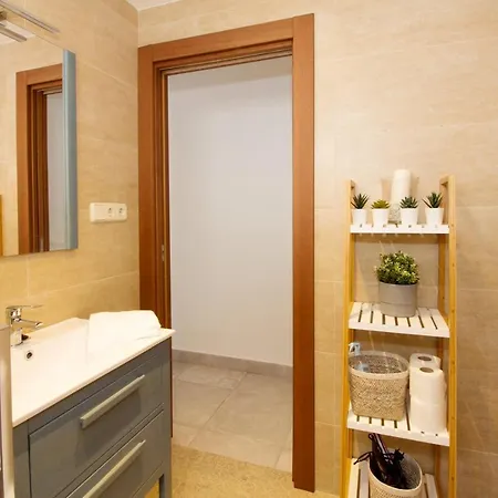 Perfectly Located Beachside In Elviria Apartman